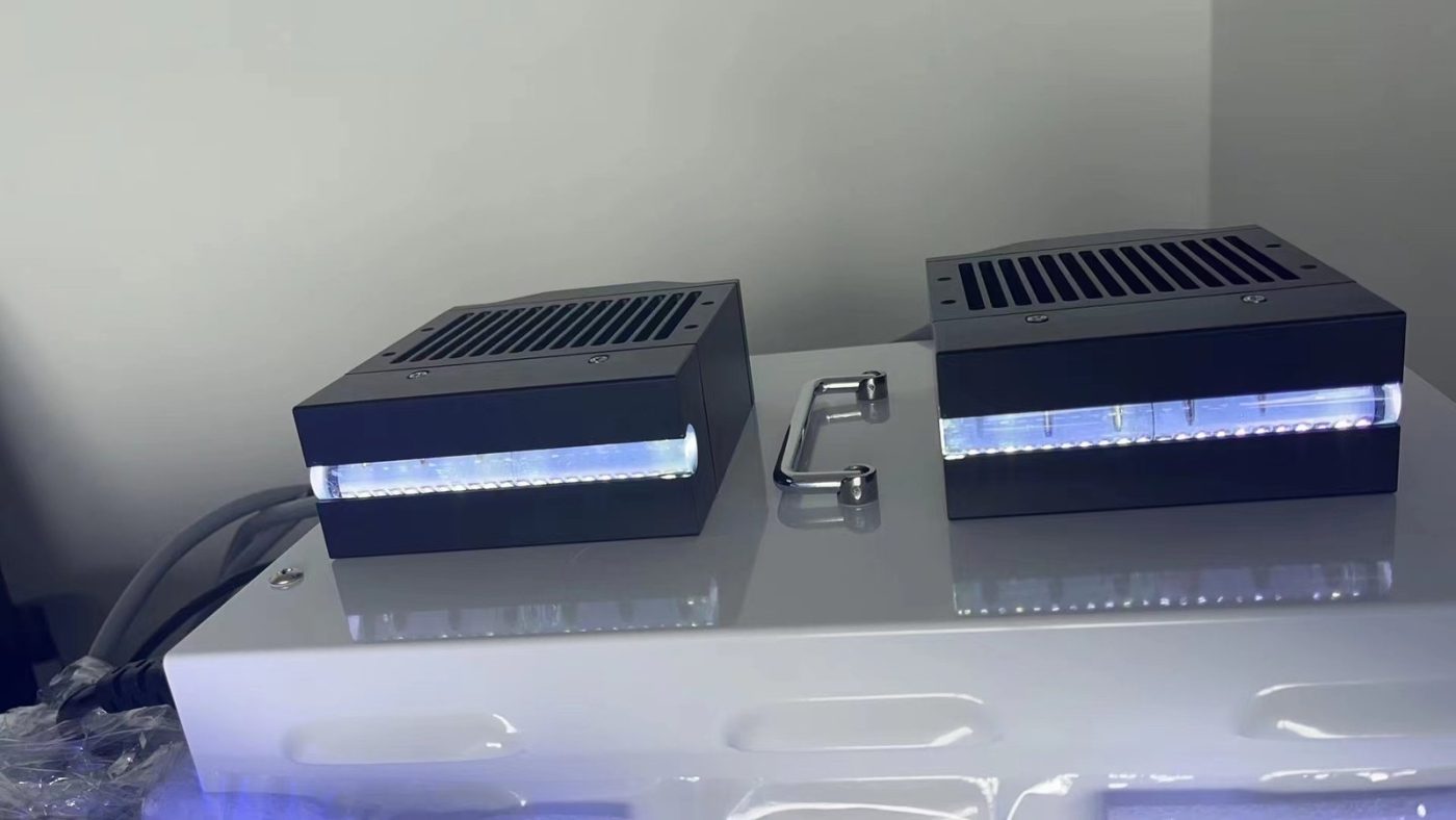 Lámpara lineal UV-LED refrigerada por agua 100 × 10 mm (365 nm)